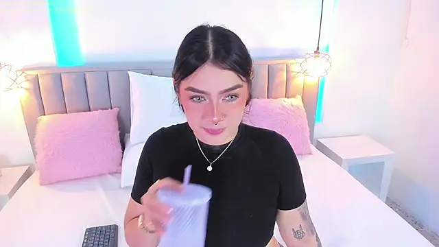 Snapshot of isolari_ chatting on January 2025 04:33:01 AM isolari online show from January 2025 04:33:01 AM