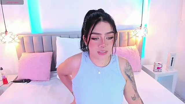 Snapshot of isolari_ chatting on January 2025 04:33:02 AM isolari online show from January 2025 04:33:02 AM