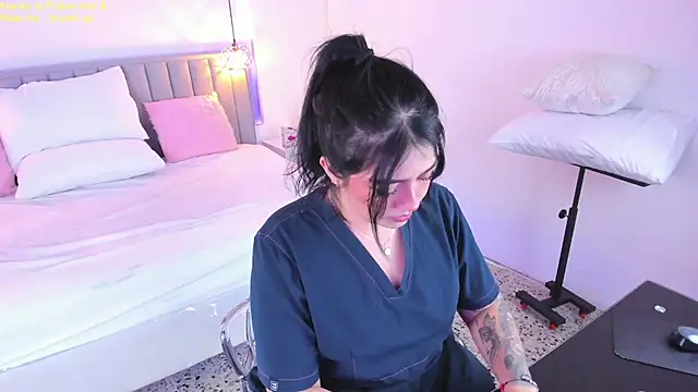 Snapshot of isolari_ chatting on January 2025 04:23:01 AM isolari online show from January 2025 04:23:01 AM