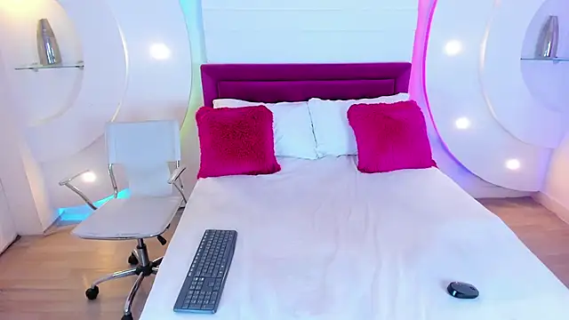 Snapshot of isolari_ chatting on February 2025 12:05:02 PM isolari online show from February 2025 12:05:02 PM