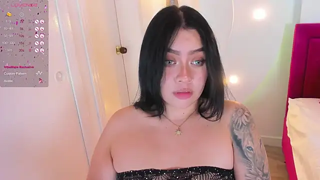 Snapshot of isolari_ chatting on February 2025 02:55:02 PM isolari online show from February 2025 02:55:02 PM