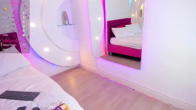 Snapshot of isolari_ chatting on February 2025 03:09:02 PM isolari online show from February 2025 03:09:02 PM