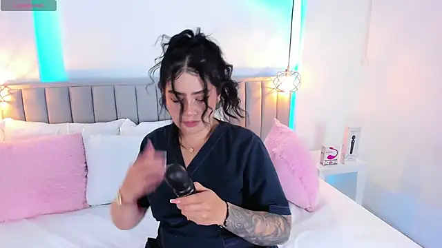 Snapshot of isolari_ chatting on February 2025 04:15:01 AM isolari online show from February 2025 04:15:01 AM