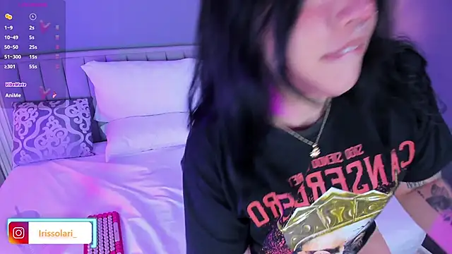 Snapshot of isolari_ chatting on March 2025 04:01:01 AM isolari online show from March 2025 04:01:01 AM