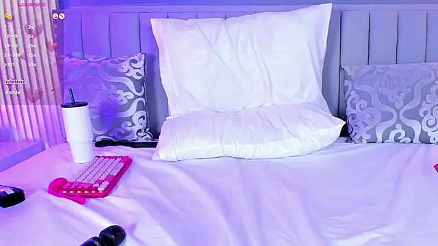 Snapshot of isolari_ chatting on March 2025 07:42:02 AM isolari online show from March 2025 07:42:02 AM