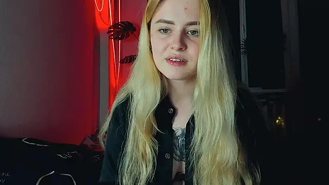 Alexa Pirs online show from March 2025 08:44:02 PM