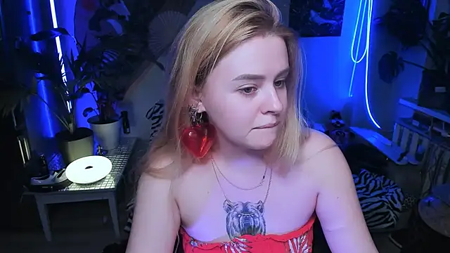 Alexa Pirs online show from November 2025 01:37:02 PM