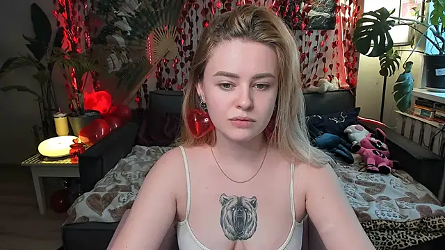 Alexa Pirs online show from February 2026 01:04:02 PM