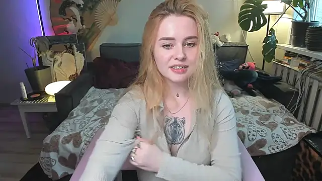 Alexa Pirs online show from April 2026 02:42:01 PM