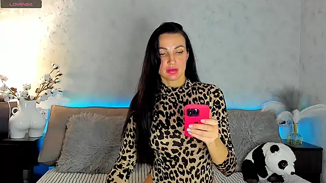 Tina Mart online show from November 2025 01:54:02 PM