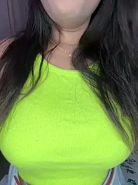 Snapshot of WifyHubby_38 chatting on February 2026 06:52:01 PM WifyHubby 38 online show from February 2026 06:52:01 PM