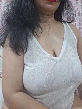 Snapshot of Jassi_Does chatting on May 2026 09:20:01 PM Jassi Does online show from May 2026 09:20:01 PM