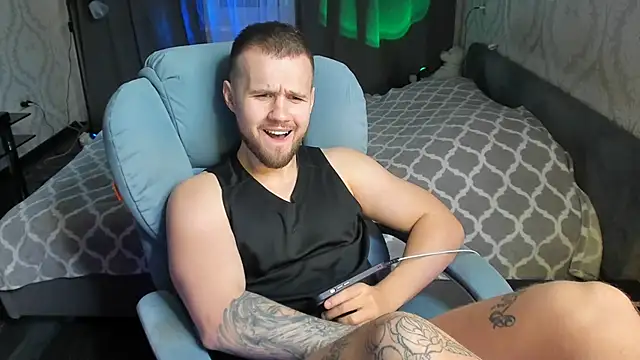 Snapshot of Vladik_b chatting on March 2025 08:11:01 PM Vladik b online show from March 2025 08:11:01 PM