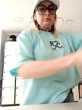 Snapshot of CandieGilson__ chatting on October 2025 12:38:02 PM CandieGilson online show from October 2025 12:38:02 PM