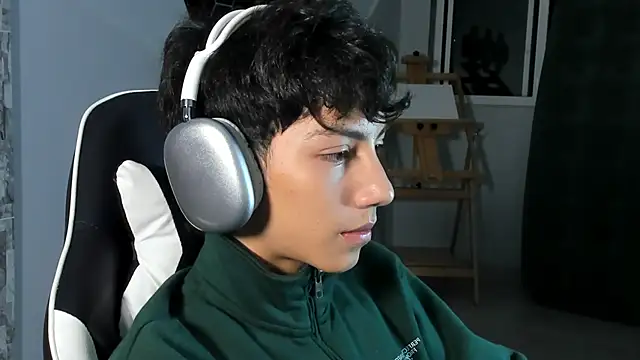 Snapshot of philipe_moonlight_ chatting on March 2025 03:52:02 AM philipe moonlight online show from March 2025 03:52:02 AM