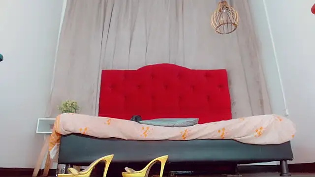 katha Crawford online show from October 2025 07:02:01 PM