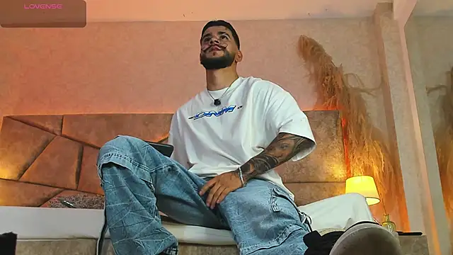 Snapshot of DickGriffith_ chatting on September 2025 12:05:01 PM DickGriffith online show from September 2025 12:05:01 PM