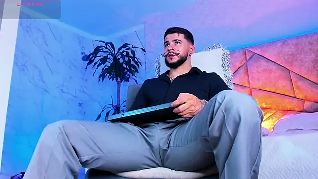 Snapshot of DickGriffith_ chatting on October 2025 11:31:01 AM DickGriffith online show from October 2025 11:31:01 AM