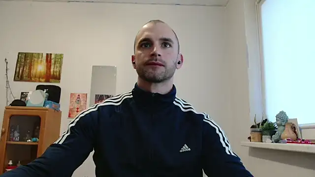 OskarBreno online show from April 2026 06:03:02 PM