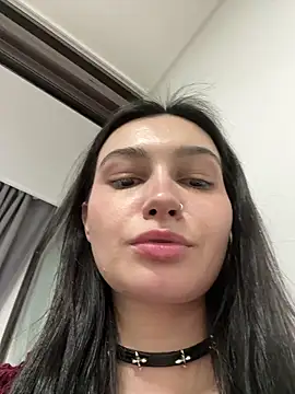 lunalovelee online show from February 2026 12:20:01 PM