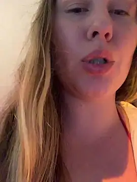 Snapshot of Mona_Plus chatting on February 2025 05:01:02 PM Mona Plus online show from February 2025 05:01:02 PM