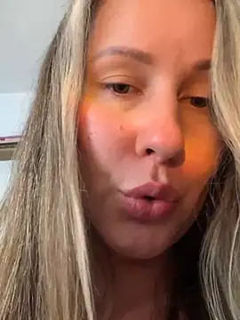 Snapshot of Mona_Plus chatting on February 2025 12:03:02 PM Mona Plus online show from February 2025 12:03:02 PM