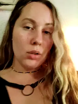 Snapshot of Mona_Plus chatting on March 2025 12:15:02 PM Mona Plus online show from March 2025 12:15:02 PM