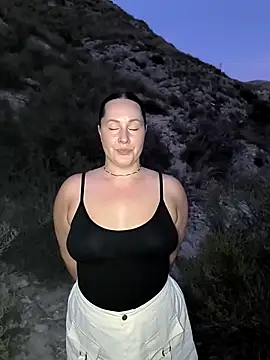 Snapshot of Mona_Plus chatting on September 2025 06:40:02 PM Mona Plus online show from September 2025 06:40:02 PM