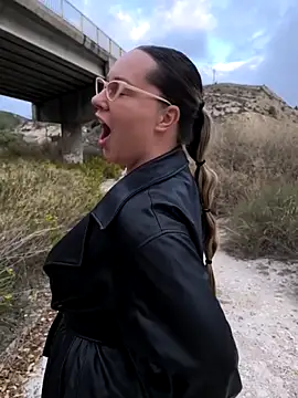 Snapshot of Mona_Plus chatting on October 2025 06:33:01 AM Mona Plus online show from October 2025 06:33:01 AM