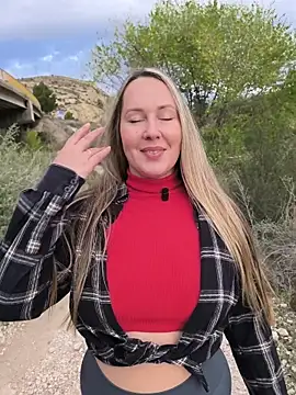 Snapshot of Mona_Plus chatting on November 2025 07:33:02 AM Mona Plus online show from November 2025 07:33:02 AM