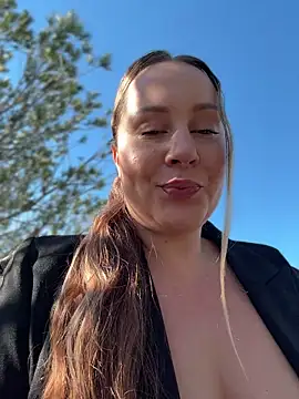 Snapshot of Mona_Plus chatting on April 2026 07:40:01 AM Mona Plus online show from April 2026 07:40:01 AM