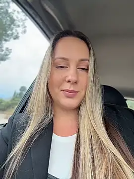Snapshot of Mona_Plus chatting on May 2026 08:41:01 AM Mona Plus online show from May 2026 08:41:01 AM