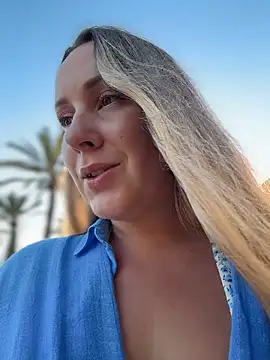 Snapshot of Mona_Plus chatting on May 2026 06:05:02 PM Mona Plus online show from May 2026 06:05:02 PM