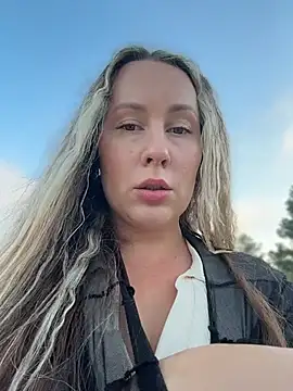 Snapshot of Mona_Plus chatting on May 2026 05:14:02 AM Mona Plus online show from May 2026 05:14:02 AM