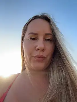 Snapshot of Mona_Plus chatting on July 2026 05:45:02 AM Mona Plus online show from July 2026 05:45:02 AM