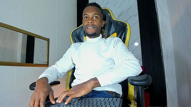 Snapshot of LooganX chatting on February 2025 12:16:01 PM LooganX online show from February 2025 12:16:01 PM