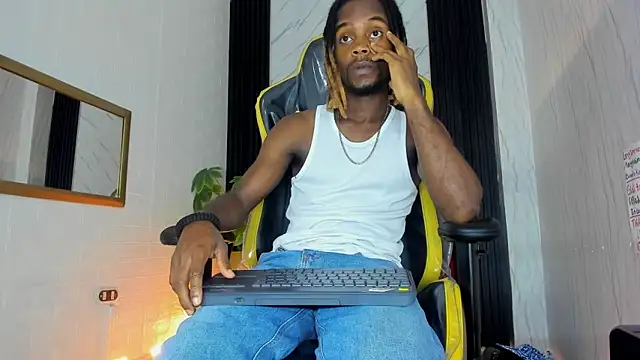 Snapshot of LooganX chatting on February 2025 04:10:02 PM LooganX online show from February 2025 04:10:02 PM