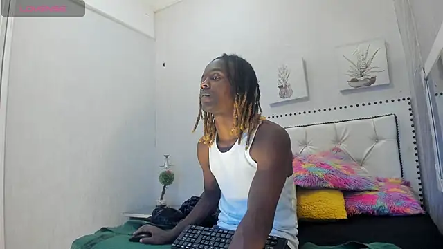 Snapshot of LooganX chatting on September 2025 12:55:02 AM LooganX online show from September 2025 12:55:02 AM