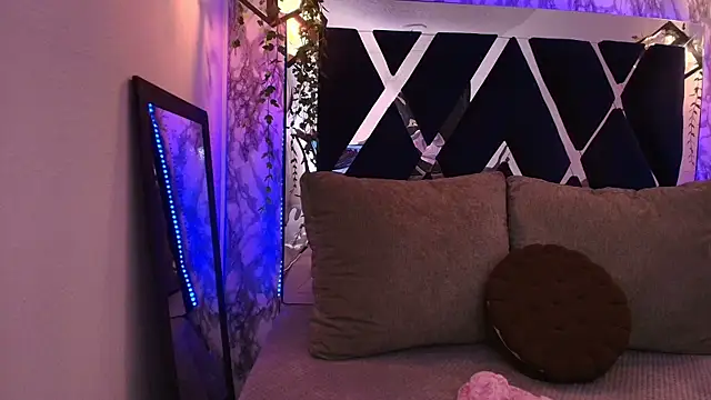 charlotte bluee online show from January 2026 06:35:01 PM