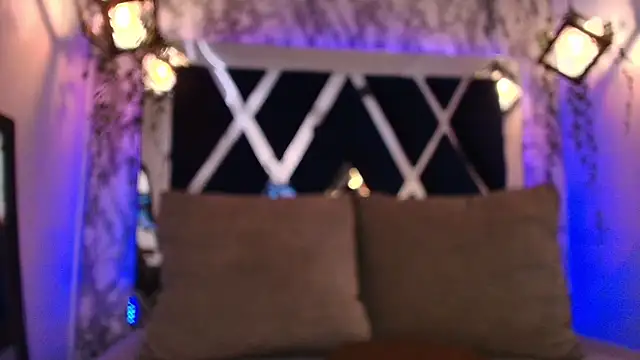 charlotte bluee online show from January 2026 06:35:01 PM