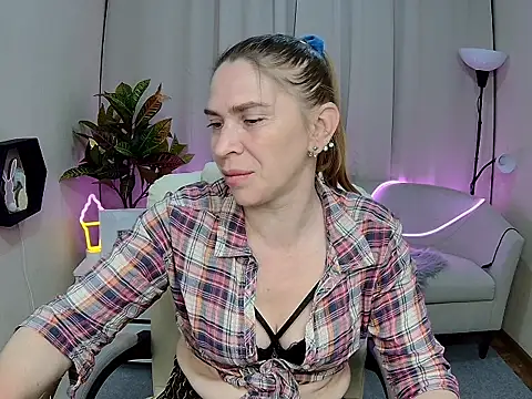 Snapshot of TessaDaybreak chatting on May 2026 12:23:02 PM TessaDaybreak online show from May 2026 12:23:02 PM