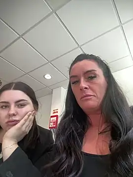 Layla Gilf Mae online show from March 2025 03:04:02 PM