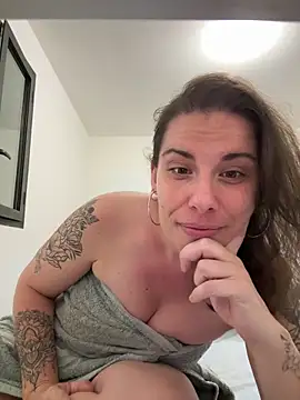 Snapshot of Lar0uch chatting on March 2025 05:39:02 PM Lar0uch online show from March 2025 05:39:02 PM