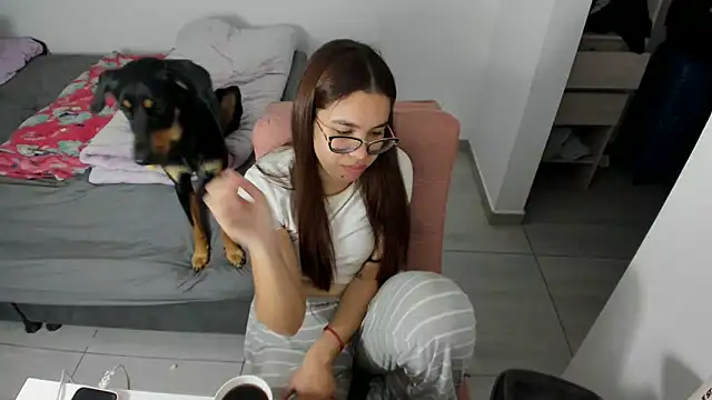 Snapshot of Greciaruiz_ chatting on April 2026 02:27:02 AM Greciaruiz online show from April 2026 02:27:02 AM