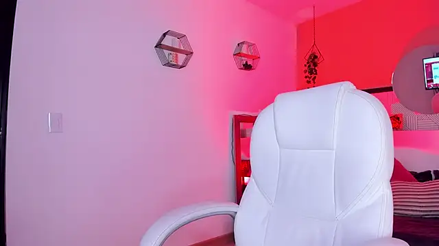 Bella walker  online show from April 2026 08:47:01 PM