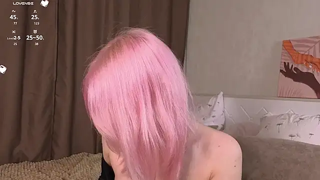 EdlaHewell online show from January 2026 01:11:01 AM