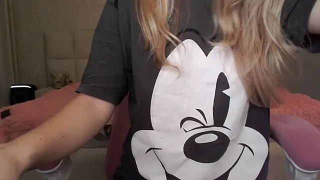 Snapshot of _asley_blond_ chatting on November 2025 10:43:02 PM asley blond online show from November 2025 10:43:02 PM