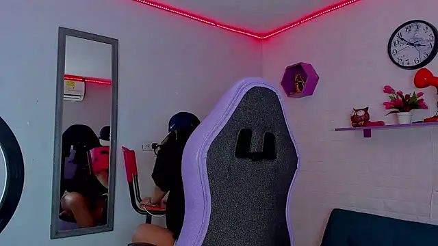 melany rouse18 online show from October 2025 04:13:02 PM