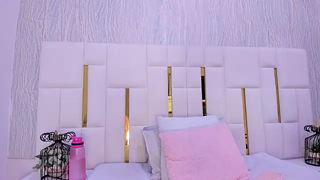 Snapshot of hillary_uckerman_ chatting on January 2026 11:25:01 AM hillary uckerman online show from January 2026 11:25:01 AM