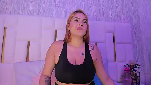 Snapshot of hillary_uckerman_ chatting on February 2026 11:26:01 AM hillary uckerman online show from February 2026 11:26:01 AM